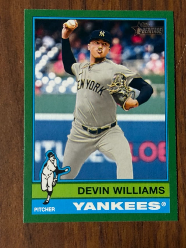 2025 Topps Heritage - Dark Green | Devin Williams