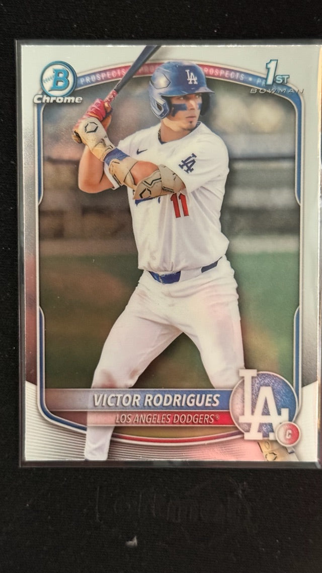 2025 Bowman Chrome Prospects | Victor Rodrigues