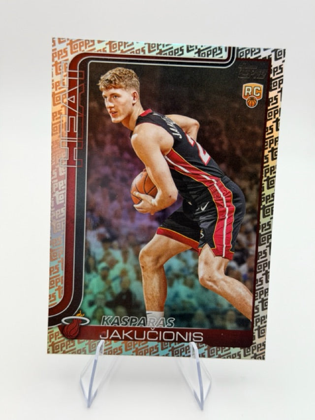 Kasparas JakuÄionis 2025-26 Topps Flagship #220 (front);Kasparas JakuÄionis 2025-26 Topps Flagship #220 (back)